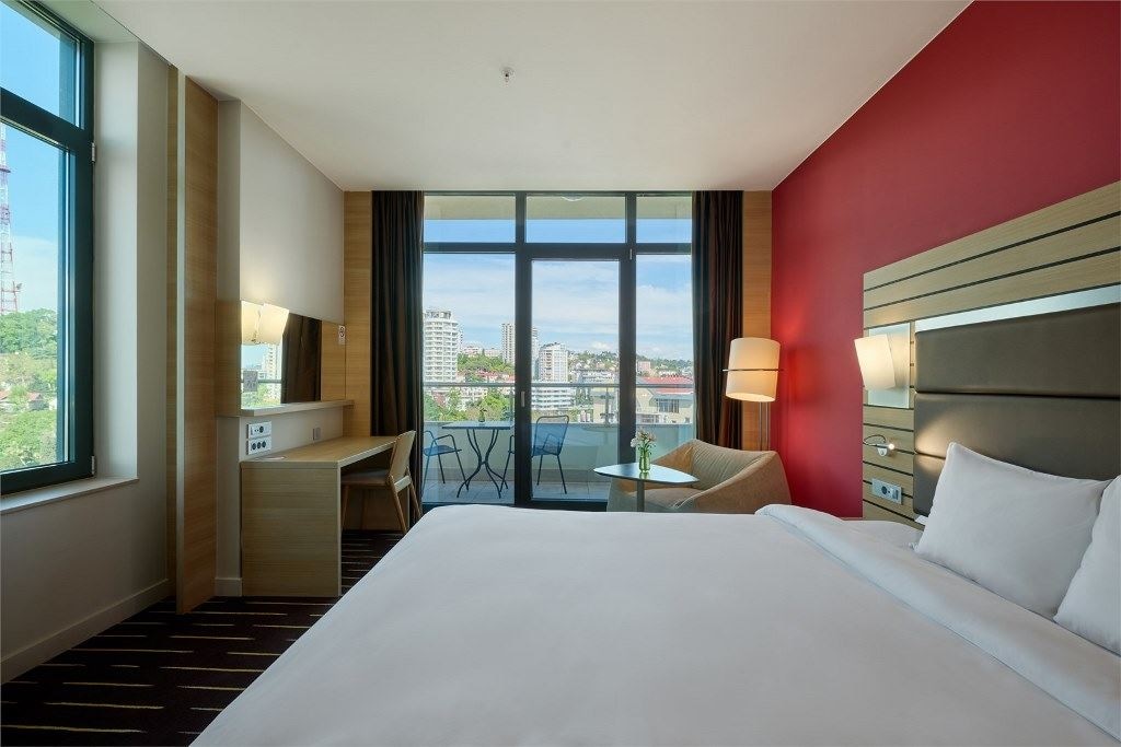 rooms-privilege--balcony-city-view