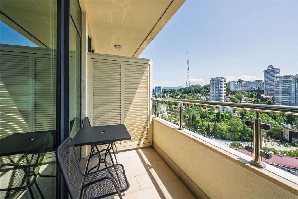 rooms-privilege--balcony-city-view