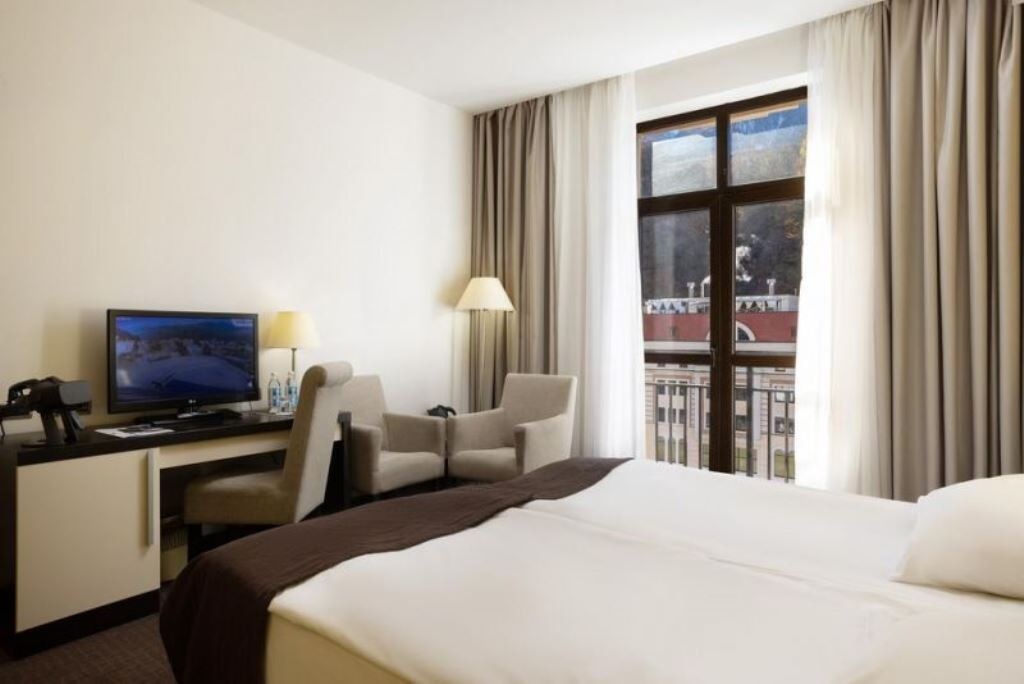 rooms-superior-with-french-balcony-river-view