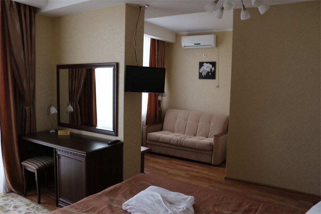 rooms-2-mest-junior-suit