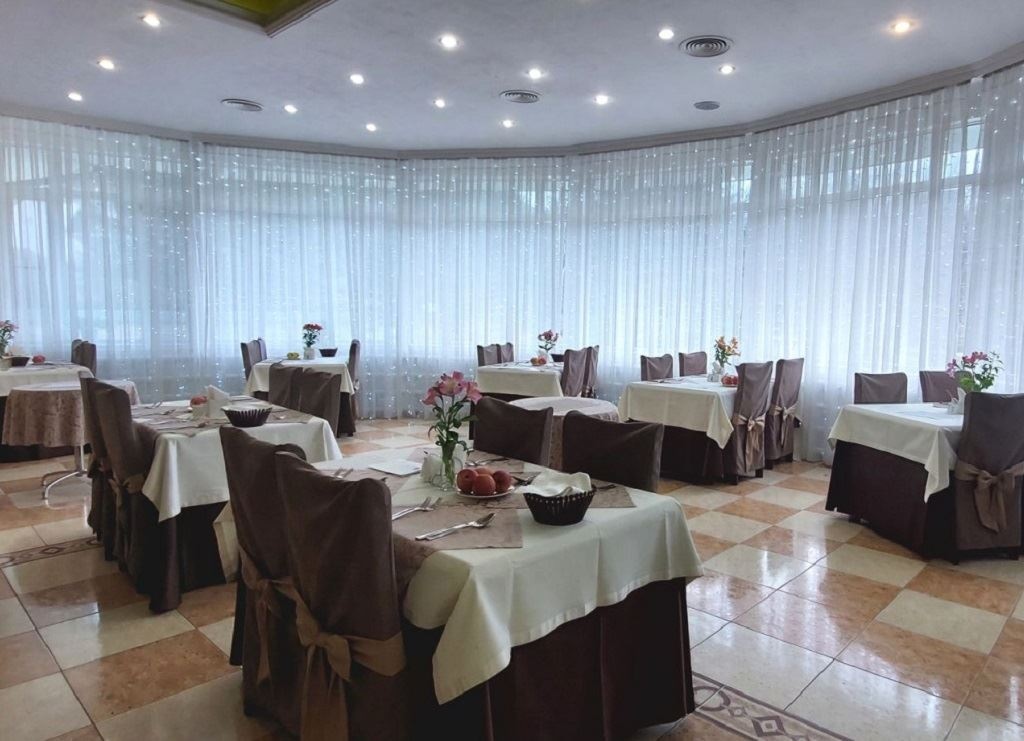 restaurants-obedennyi-zal