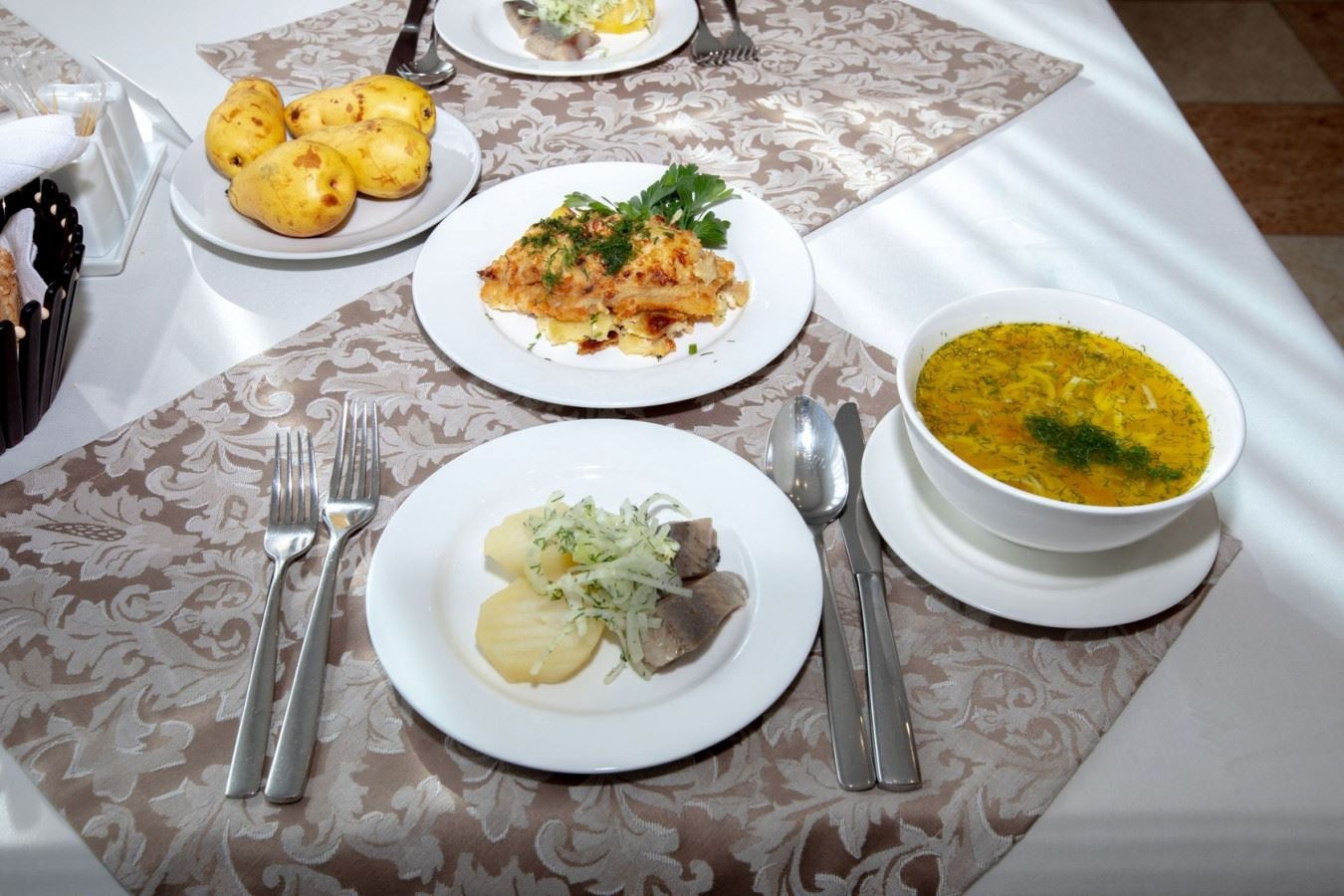 restaurants-obedennyi-zal