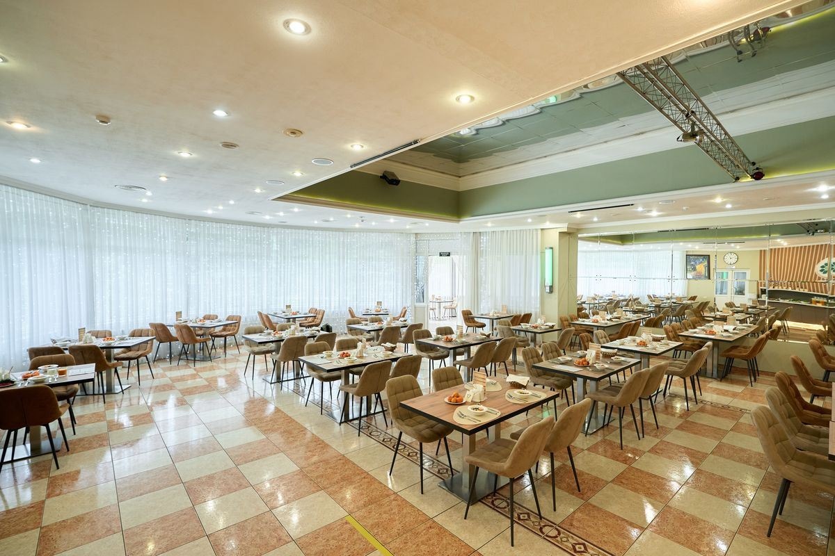 restaurants-obedennyi-zal