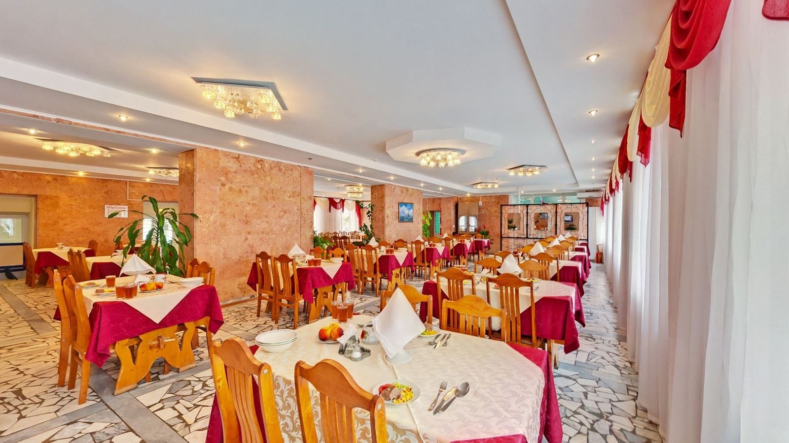 restaurants-obedennyi-zal