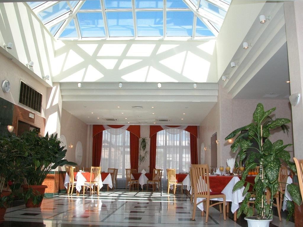 restaurants-obedennyi-zal