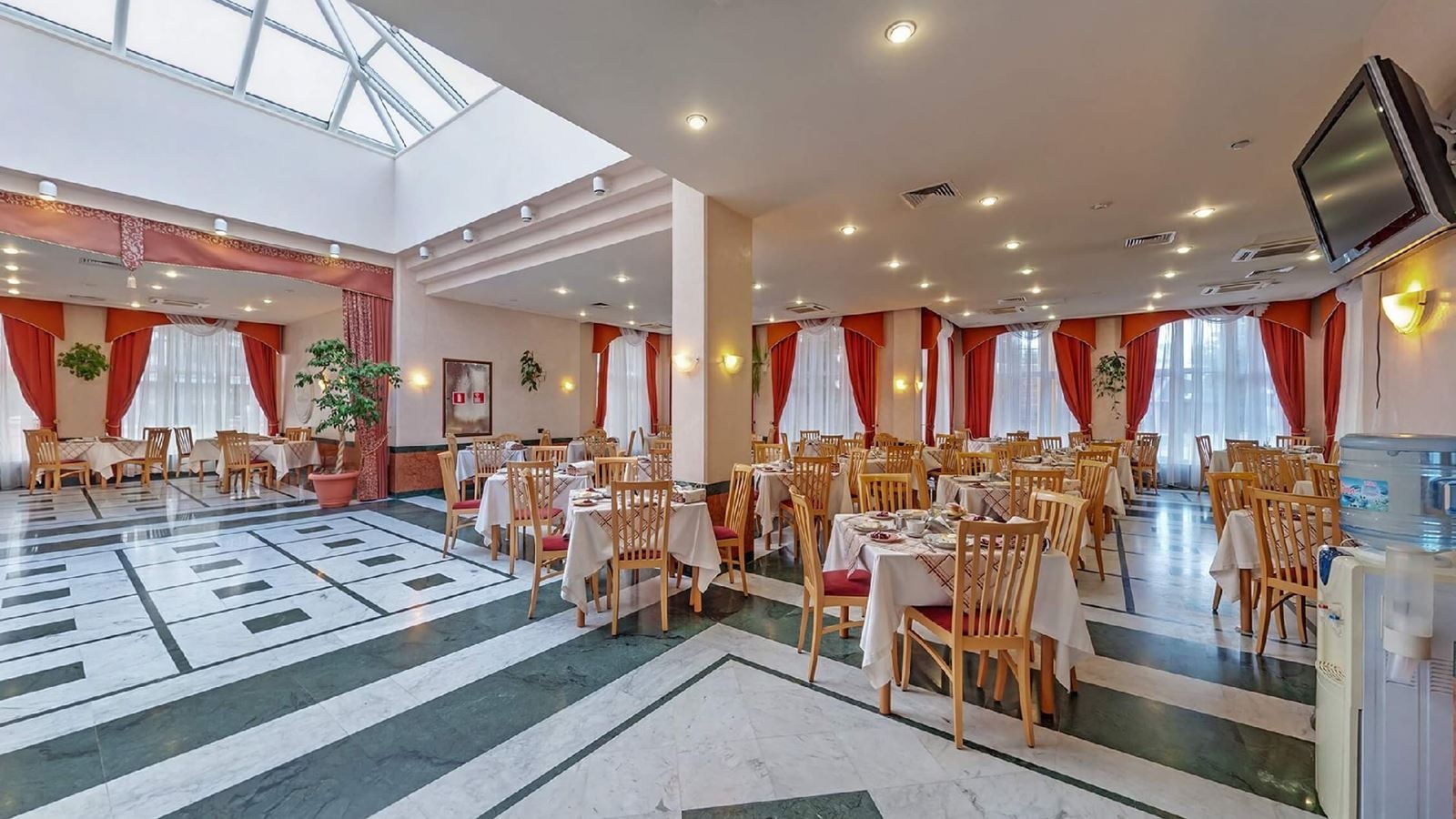 restaurants-obedennyi-zal