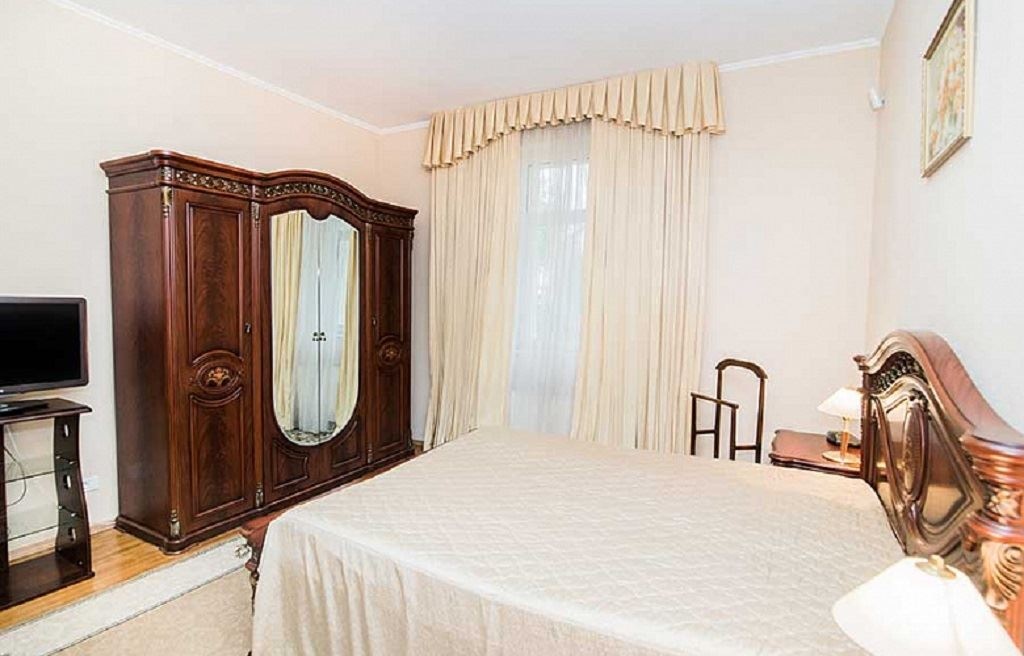 rooms-2bed-2room-junior-suite