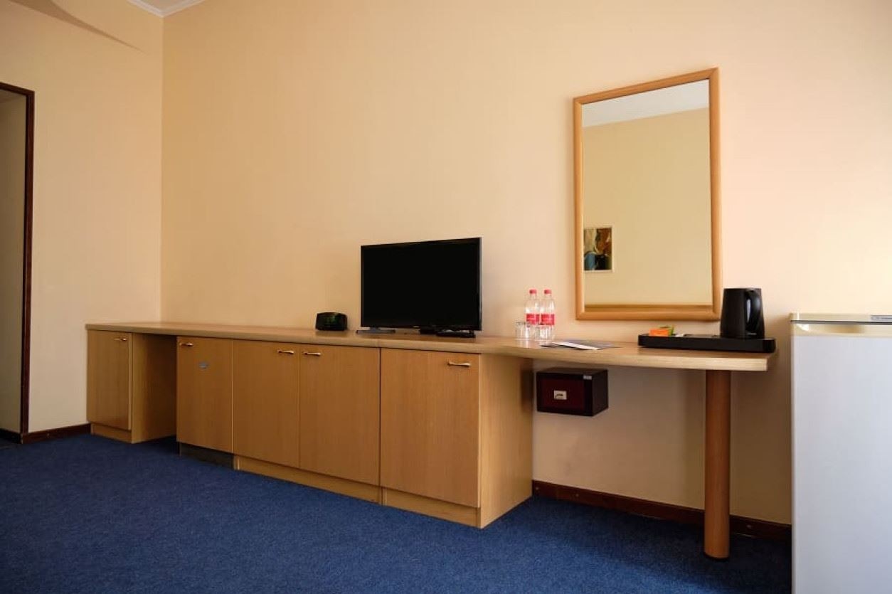 rooms-2bed-2room-junior-suite