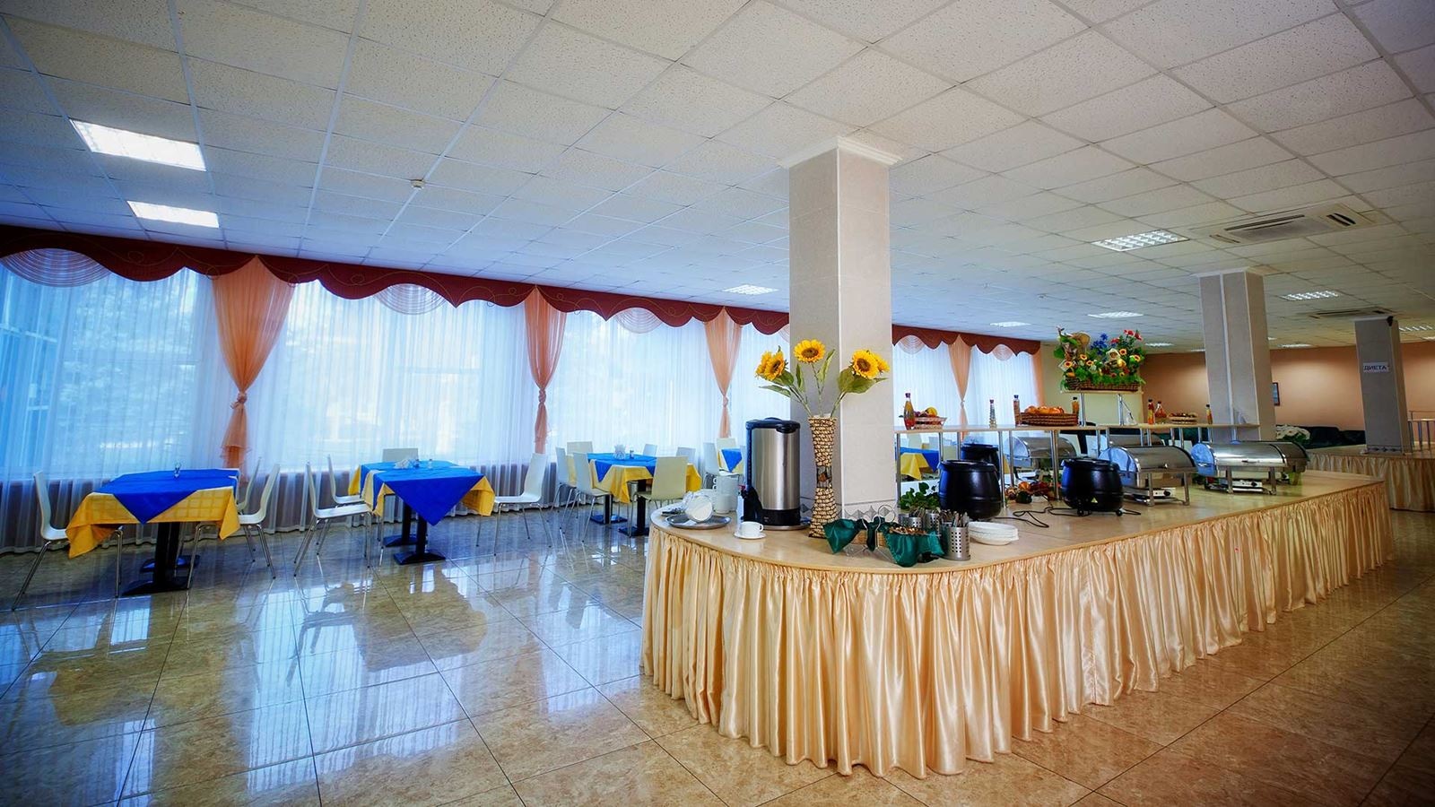 restaurants-obedenniy-zal