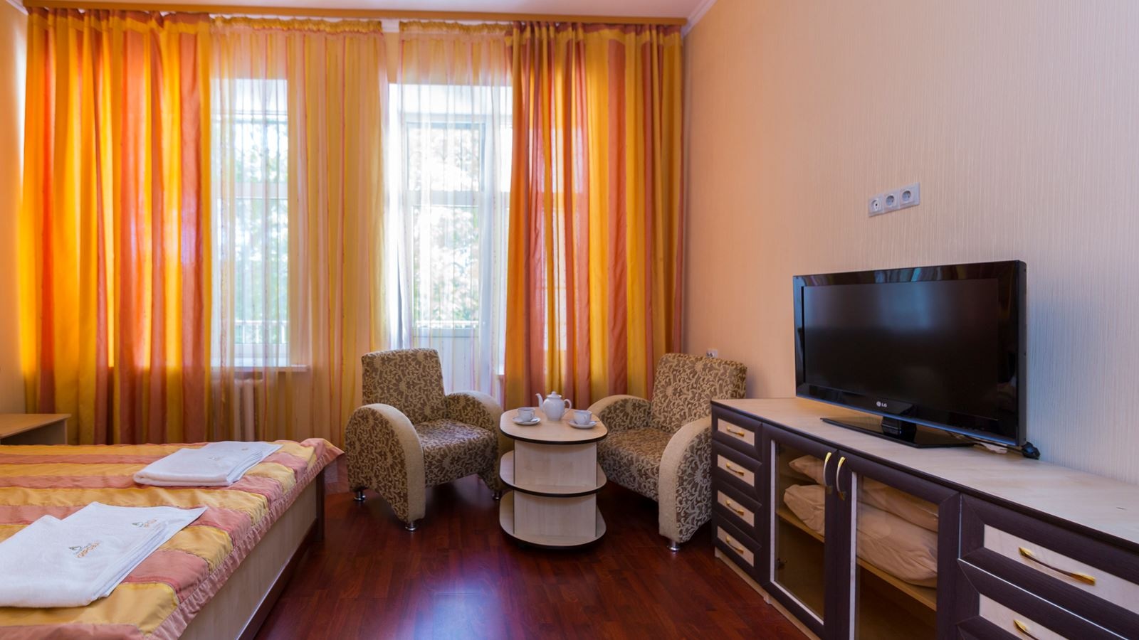 rooms-2-rooms-poluluxe