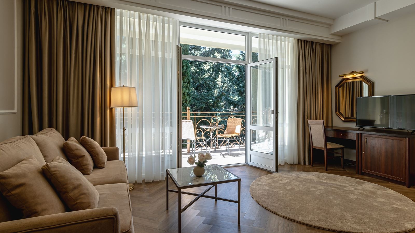 rooms-standard-suite-park-view