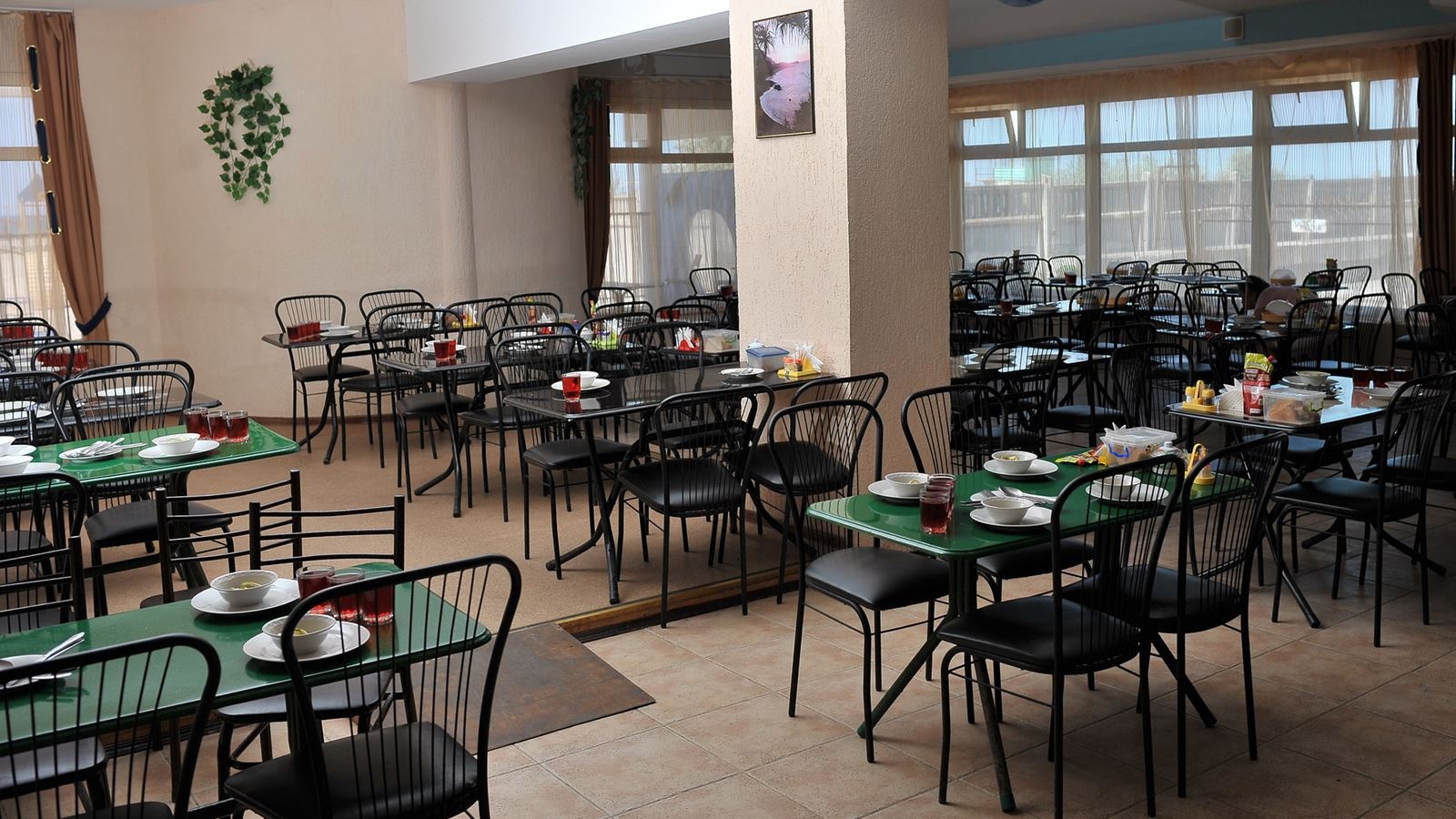 restaurants-obedennyy-zal