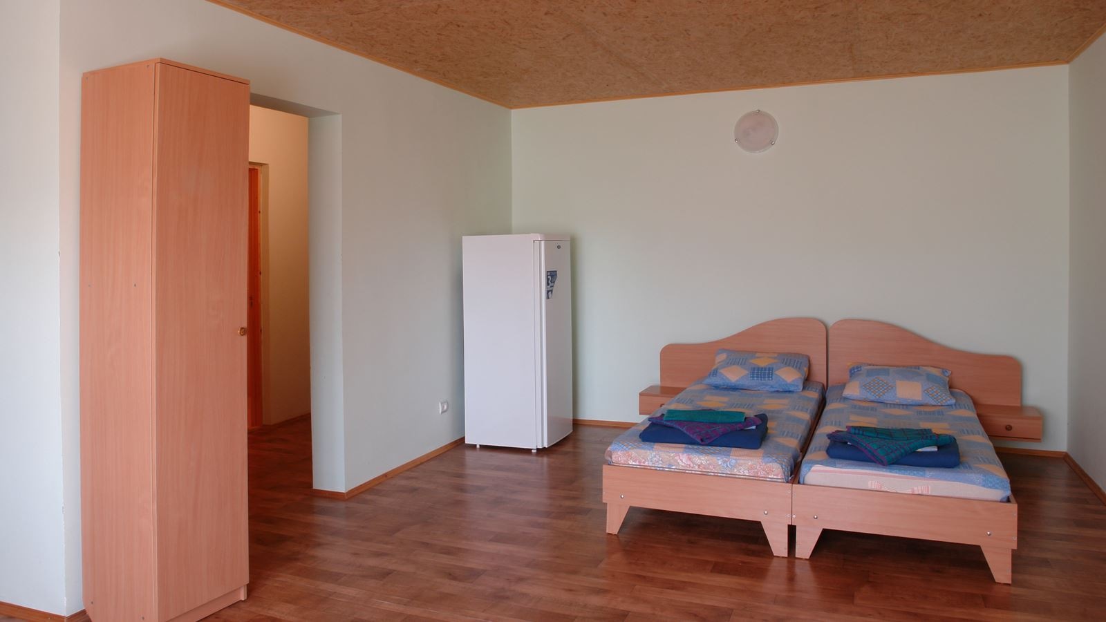 rooms-standard-family-room