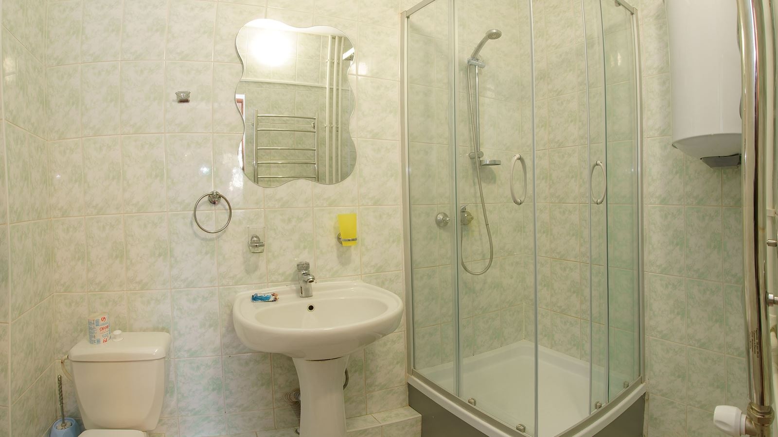 rooms-standard-family-room