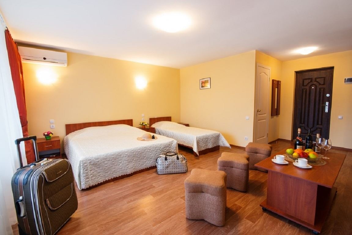 rooms-comfort-family-room-building-3