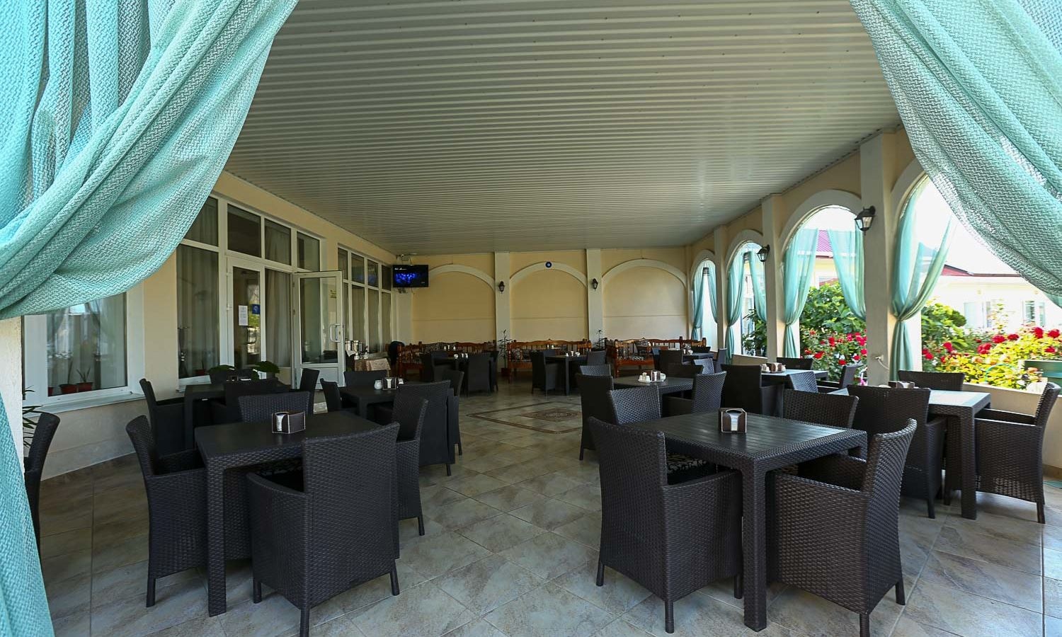 restaurants-restaurant