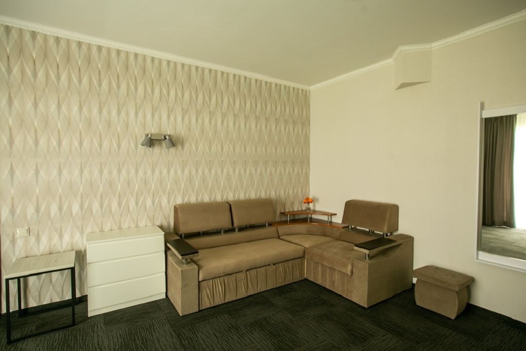 rooms-suite-with-balcony