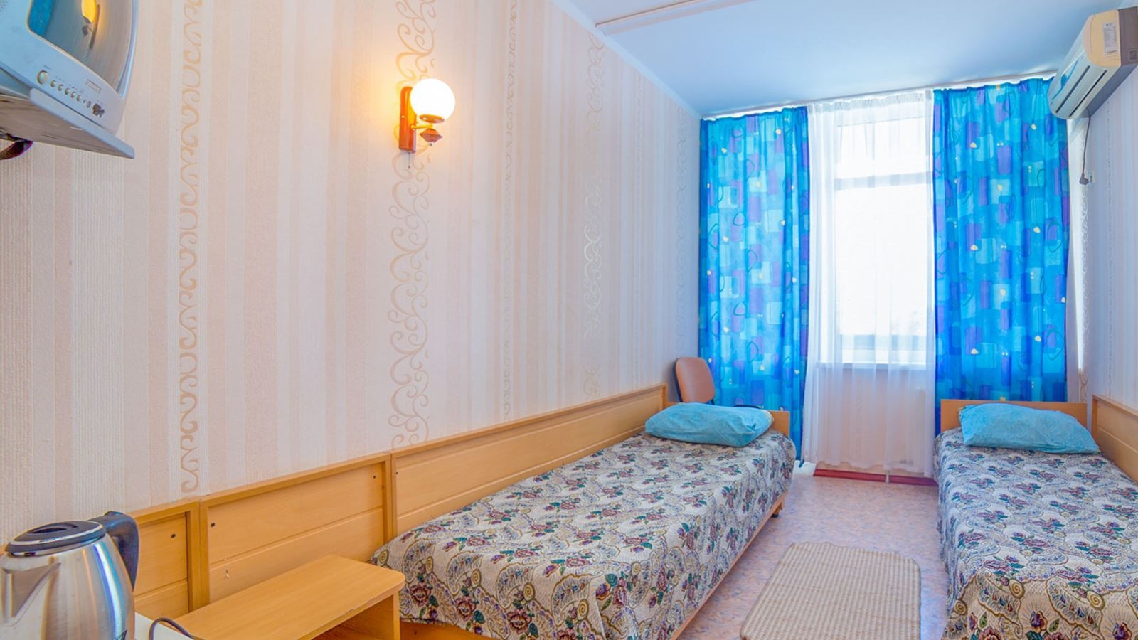 rooms-suiitestandart1-bedrom-tupea