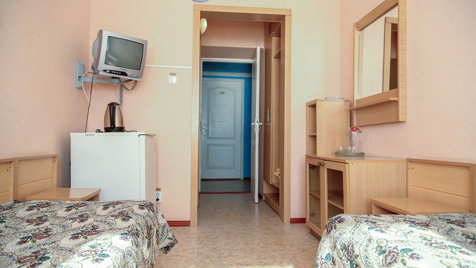 rooms-suiitestandart1-bedrom-tupea