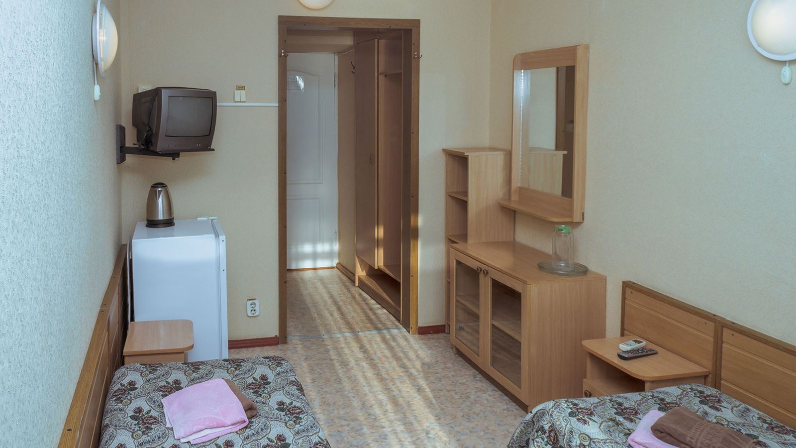 rooms-suiitestandart1-bedrom-tupea