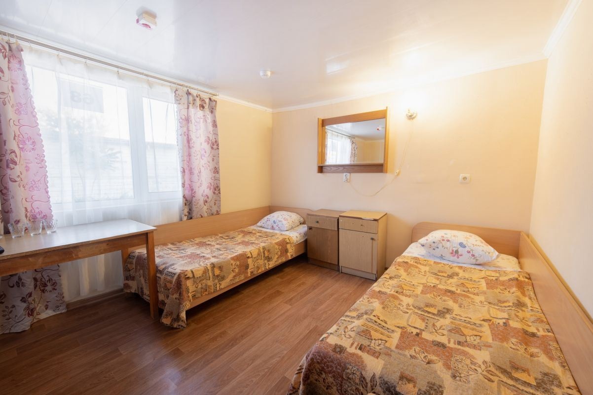 rooms-4-местный-2х-комнатный-каменные-домики