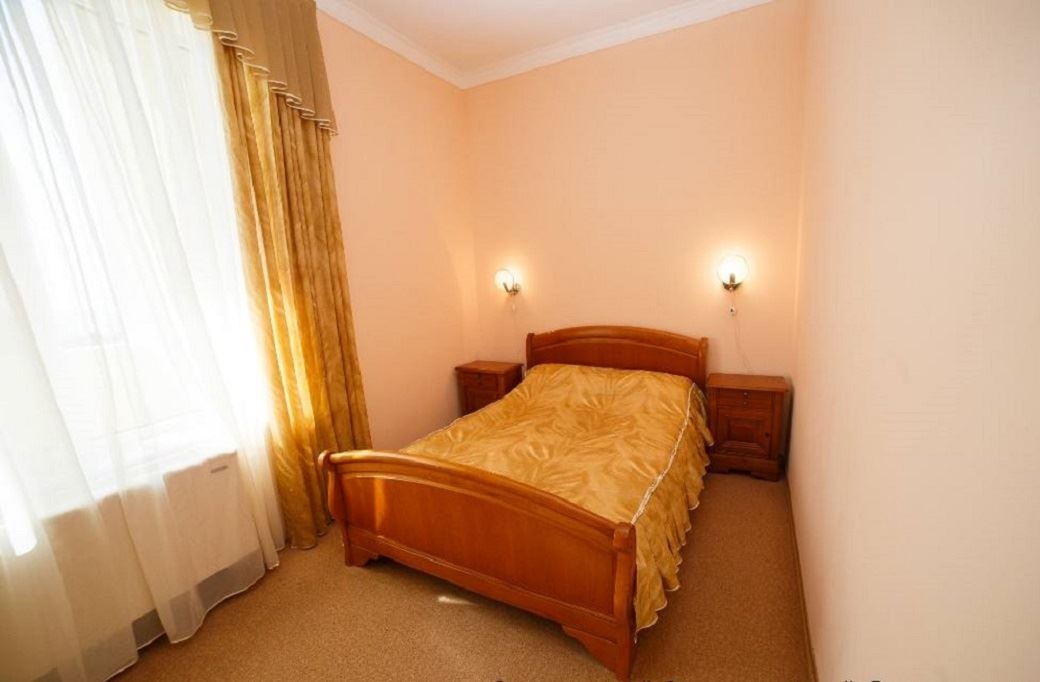 rooms-2-room-building-bc