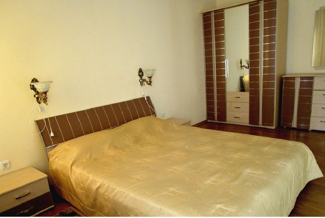 rooms-2-room-building-7