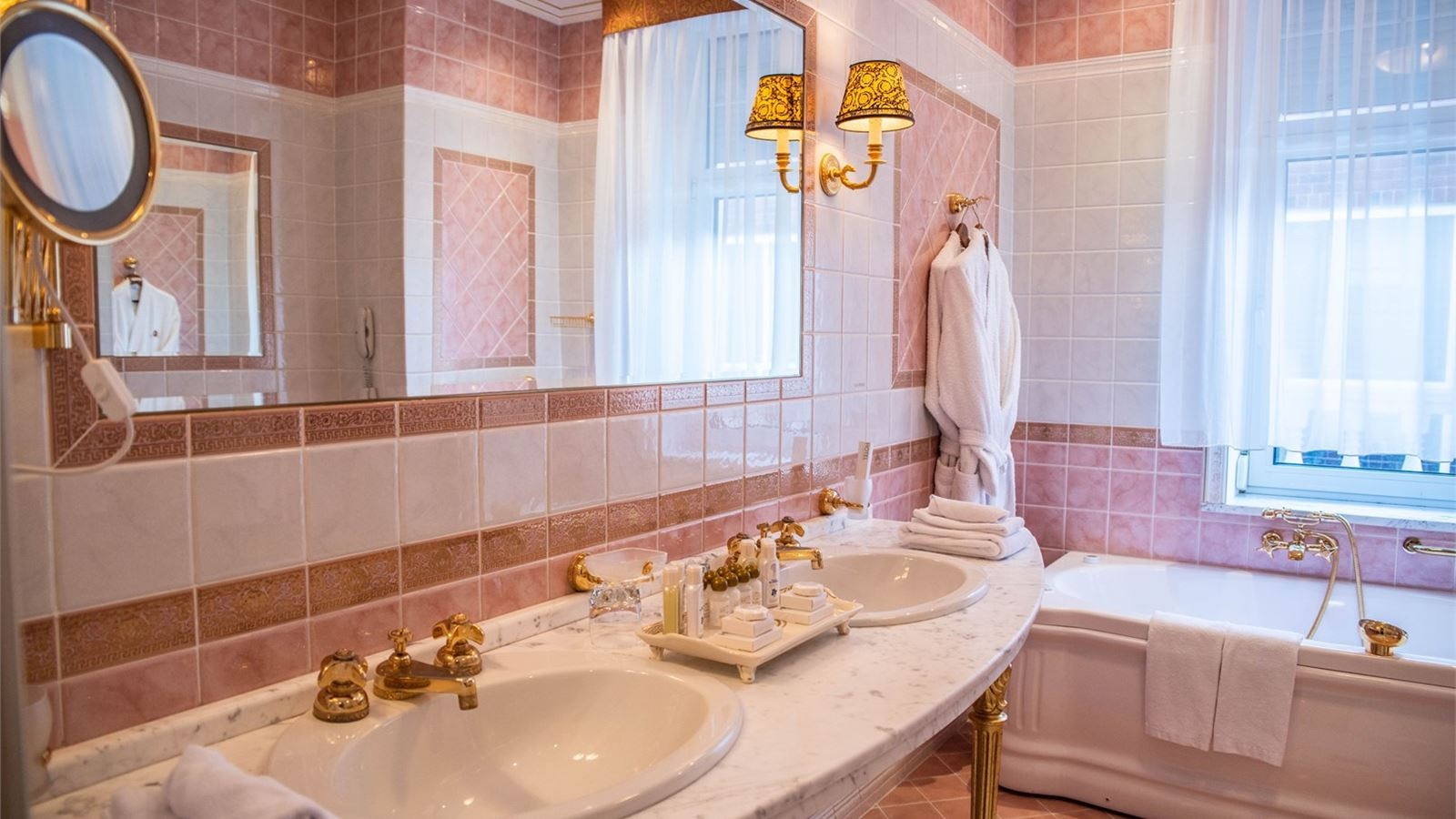 rooms-президентский-двухкомнатный-люкс-с-балконом-и-видом-на-море