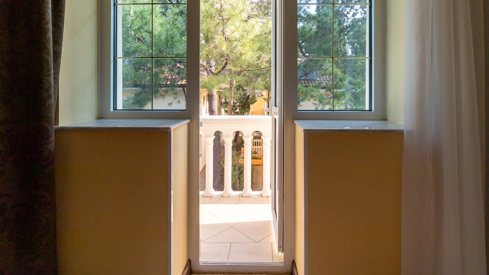 rooms-3-rooms-2-floor-balcony-sea-view