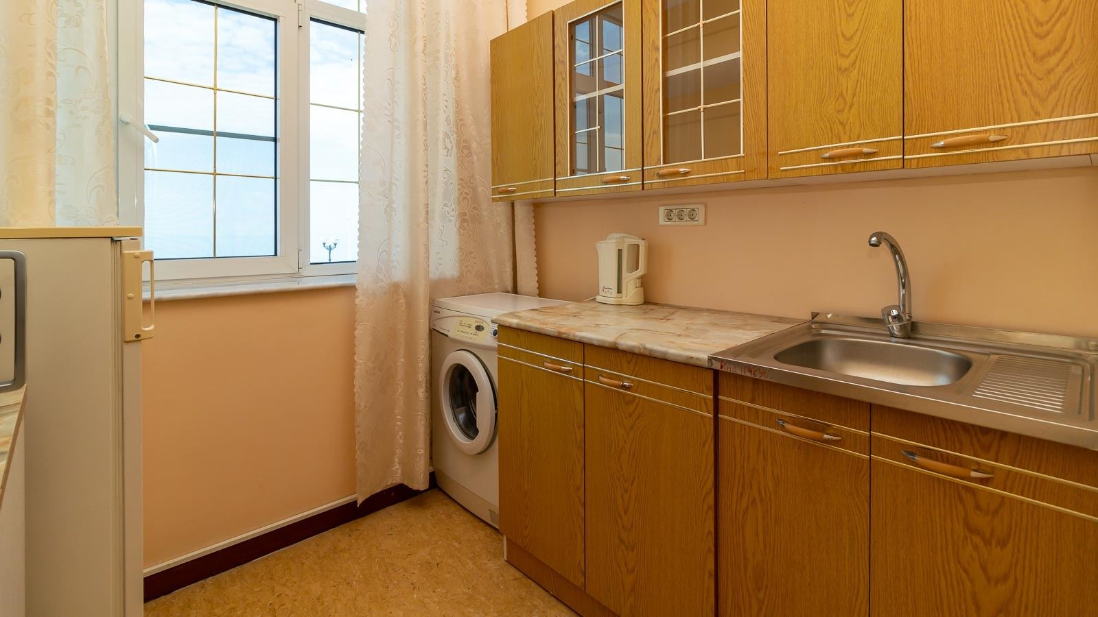 rooms-3-rooms-2-floor-balcony-sea-view