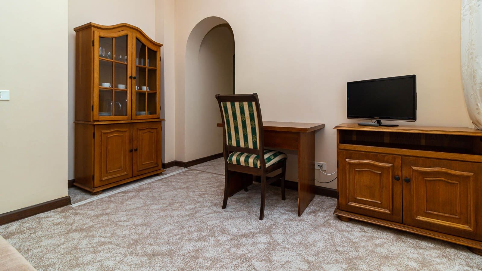 rooms-3-rooms-2-floor-balcony-sea-view