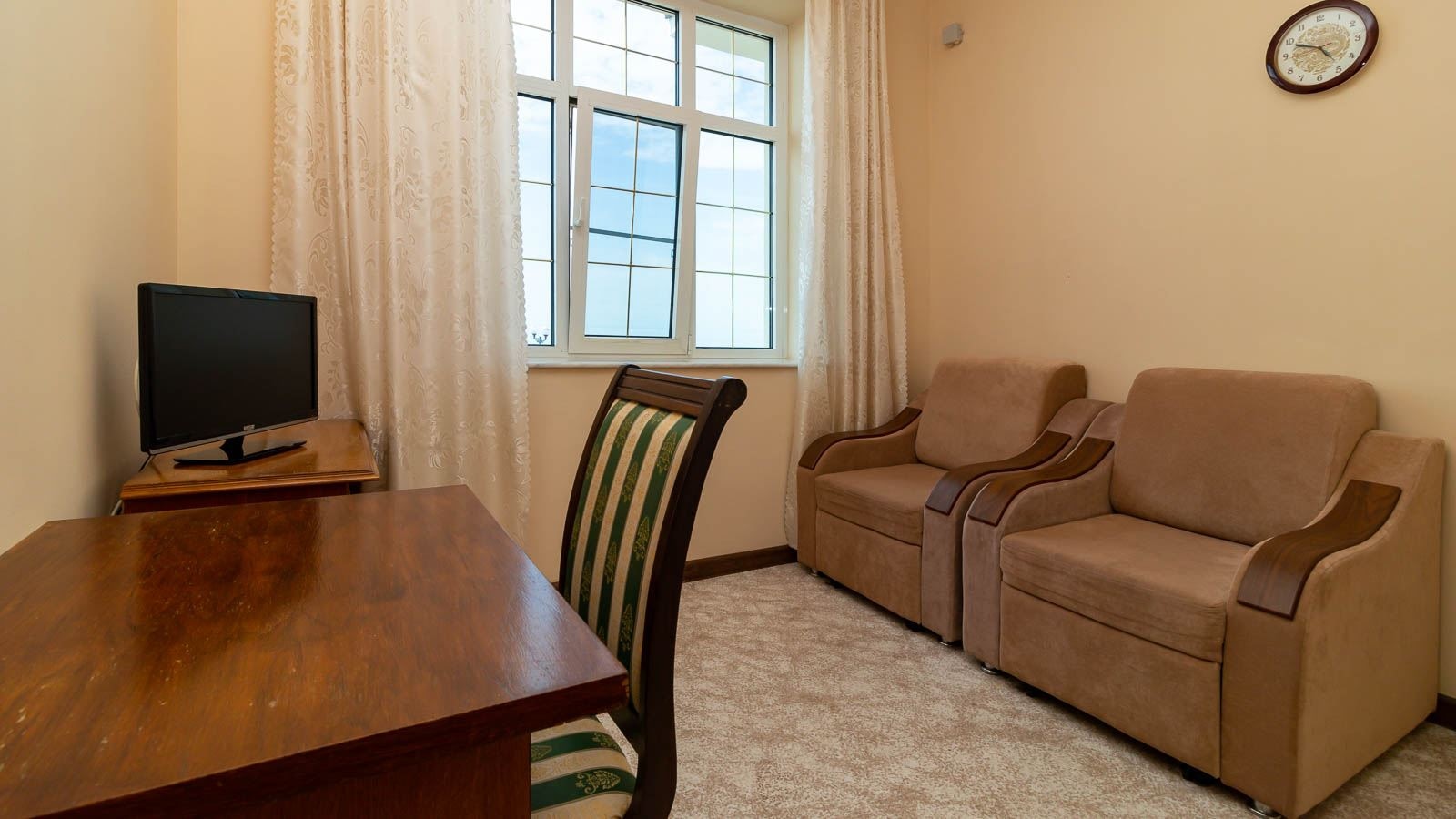 rooms-3-rooms-2-floor-balcony-sea-view