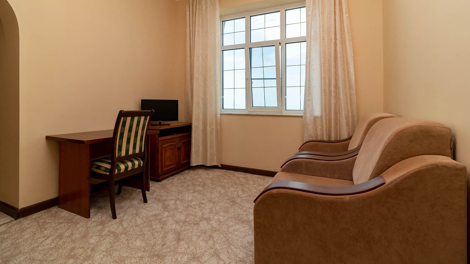 rooms-3-rooms-2-floor-balcony-sea-view