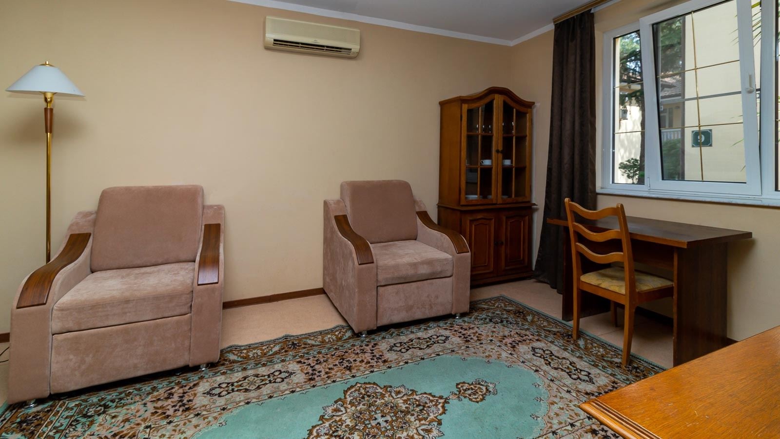 rooms-3-rooms-duplex-14-cottage-balcony