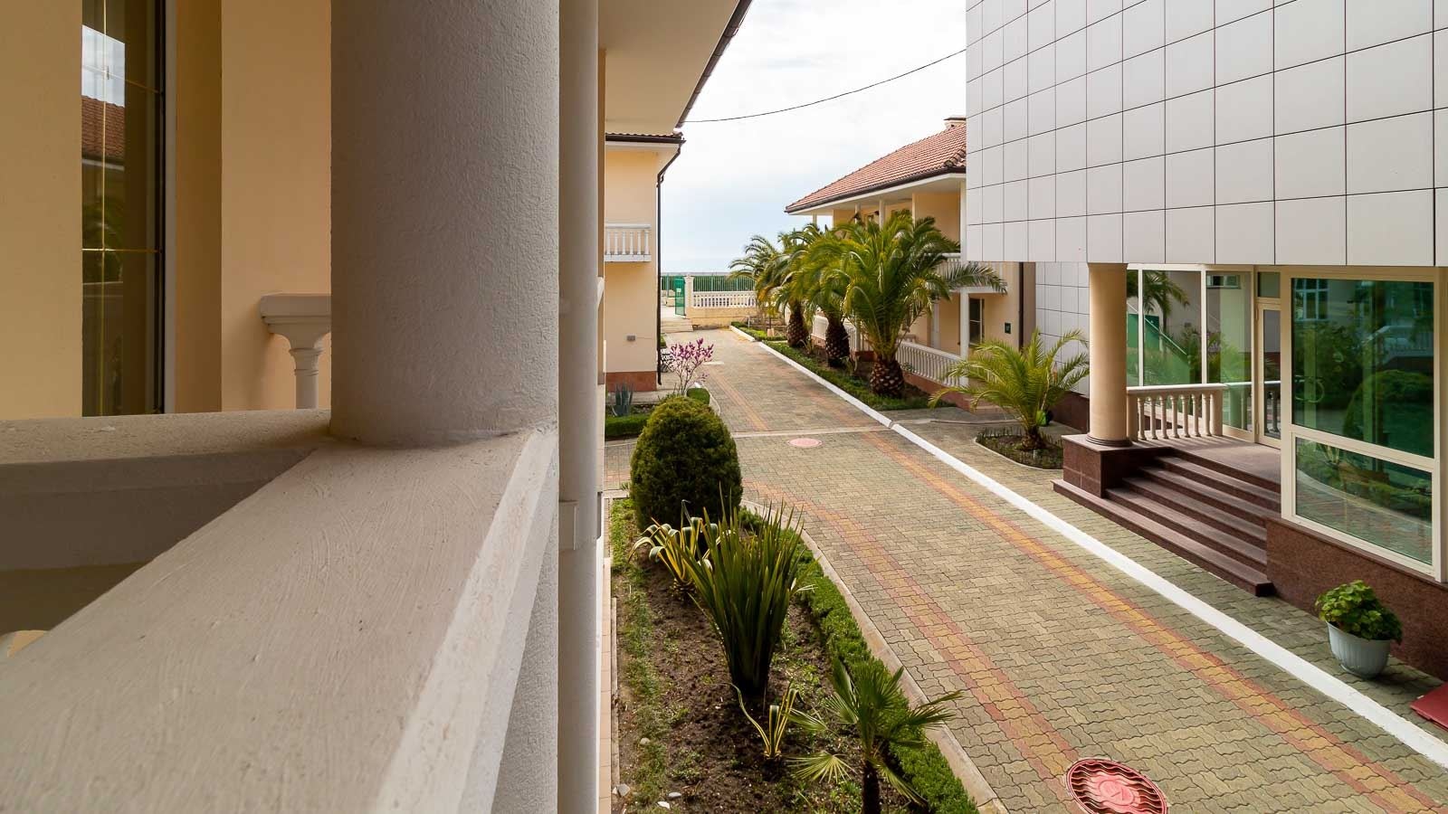 rooms-3-rooms-duplex-14-cottage-balcony