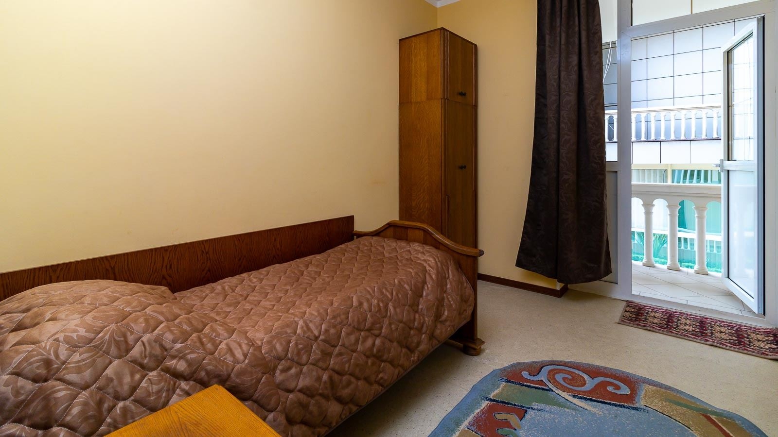 rooms-3-rooms-duplex-14-cottage-balcony