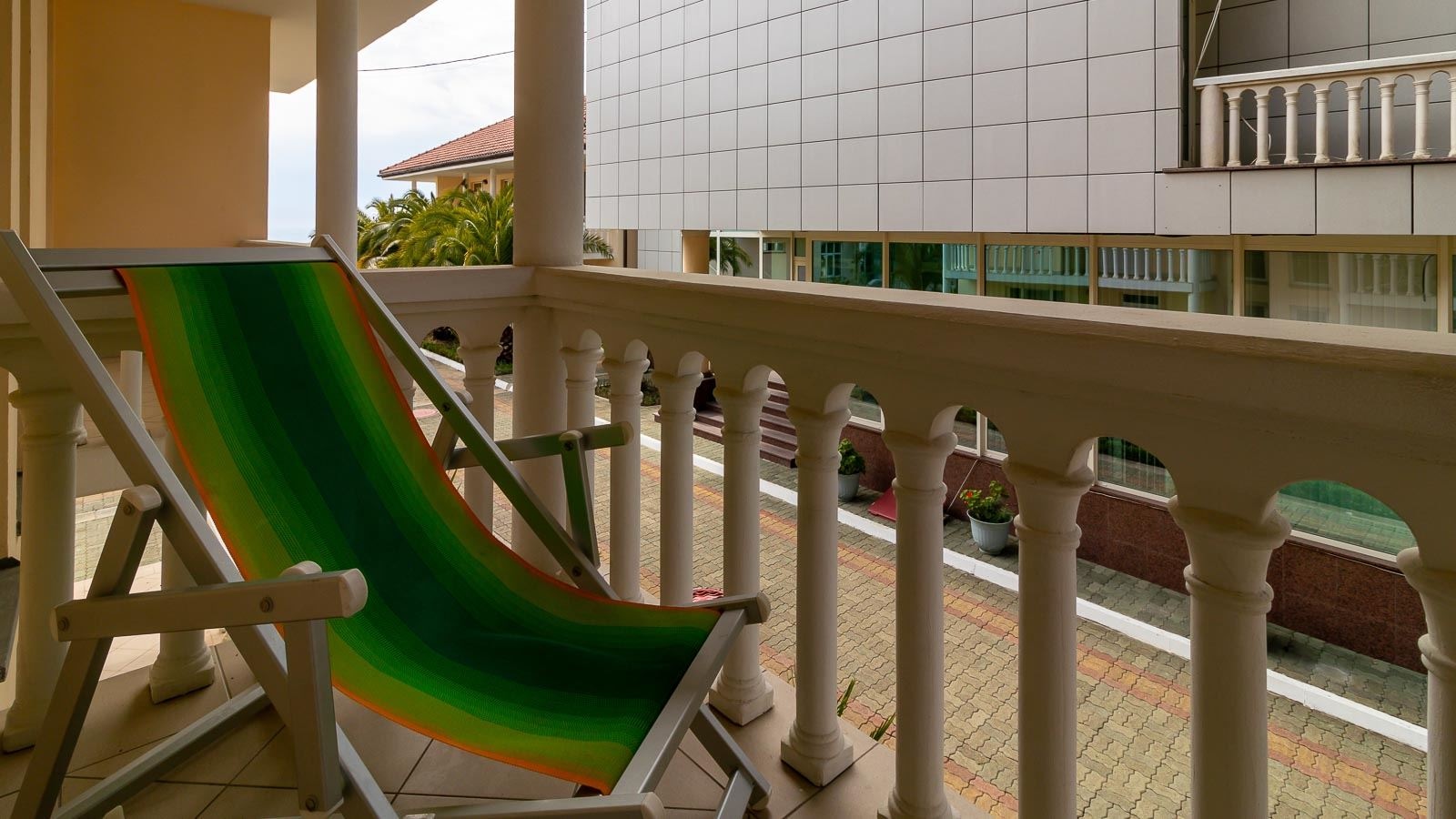 rooms-3-rooms-duplex-14-cottage-balcony