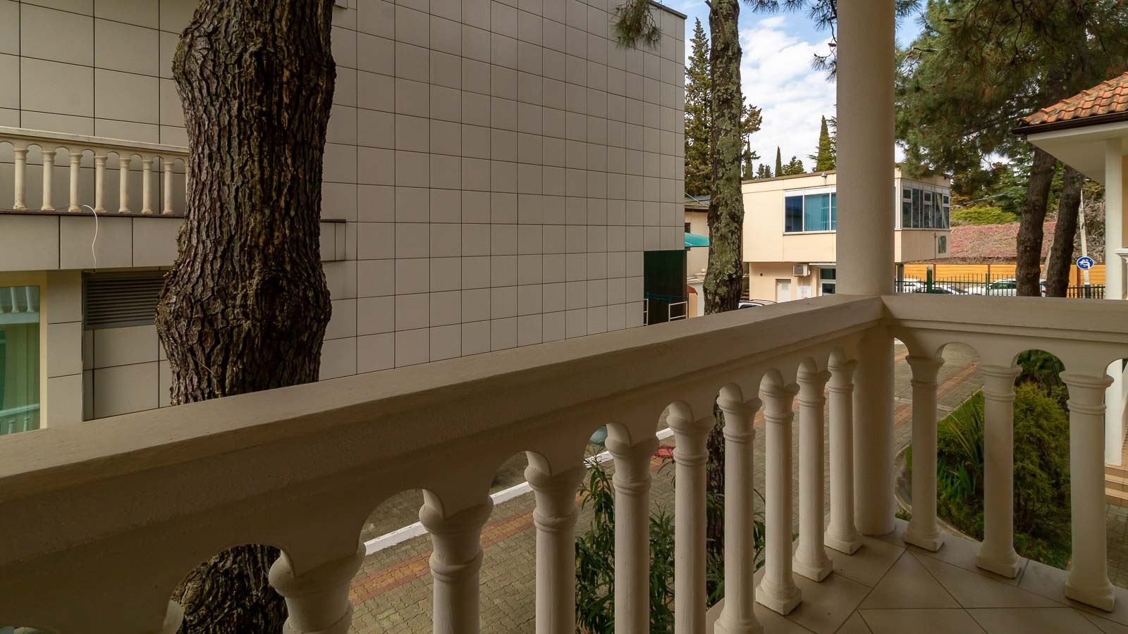 rooms-3-rooms-duplex-14-cottage-balcony