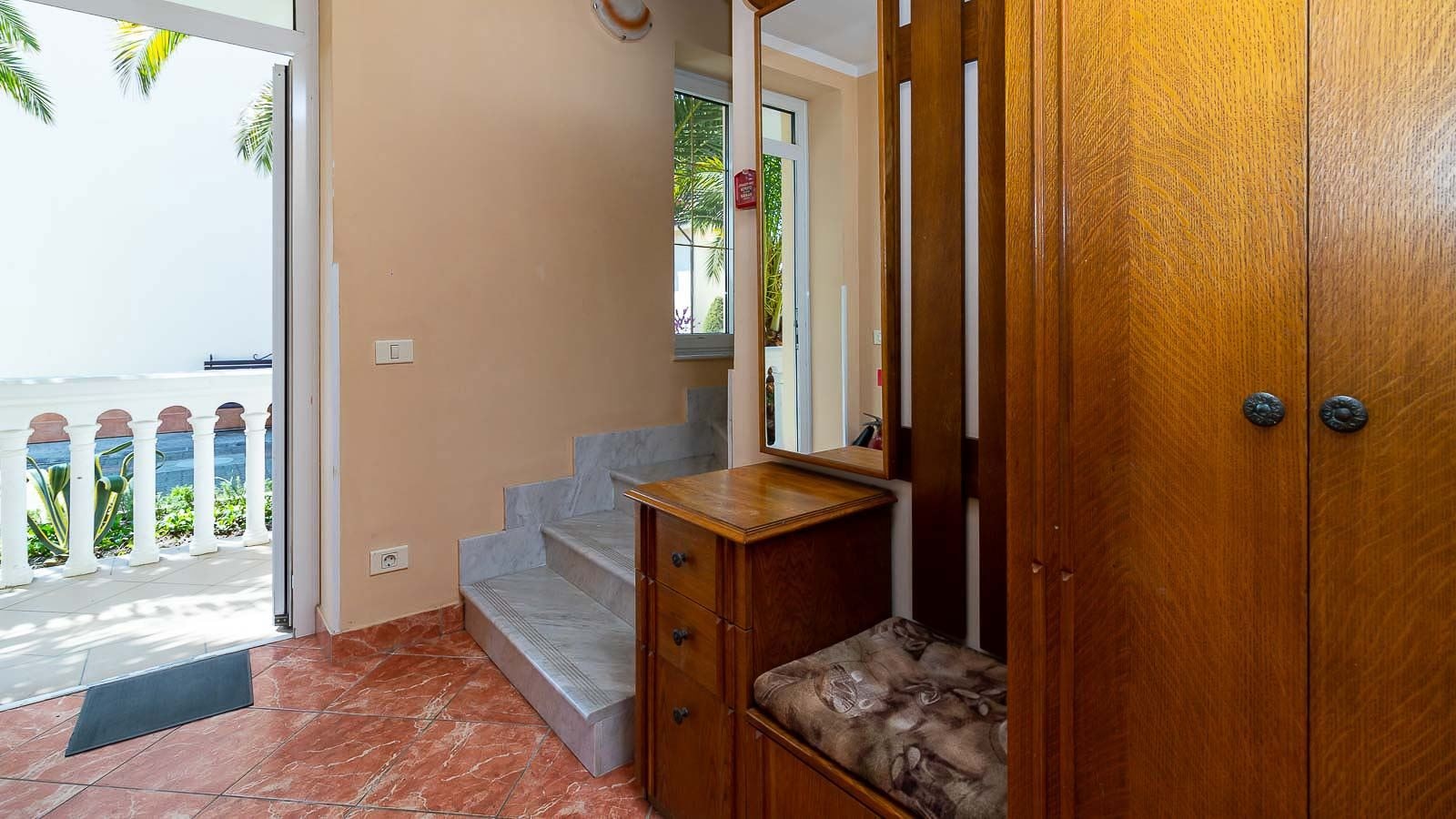 rooms-3-rooms-duplex-10-cottage-balcony