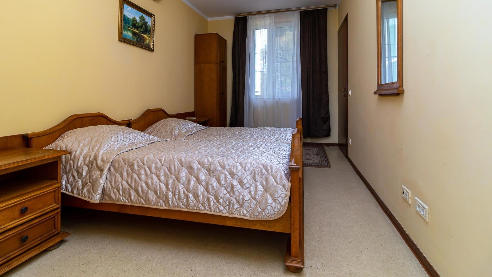 rooms-3-rooms-duplex-10-cottage-balcony