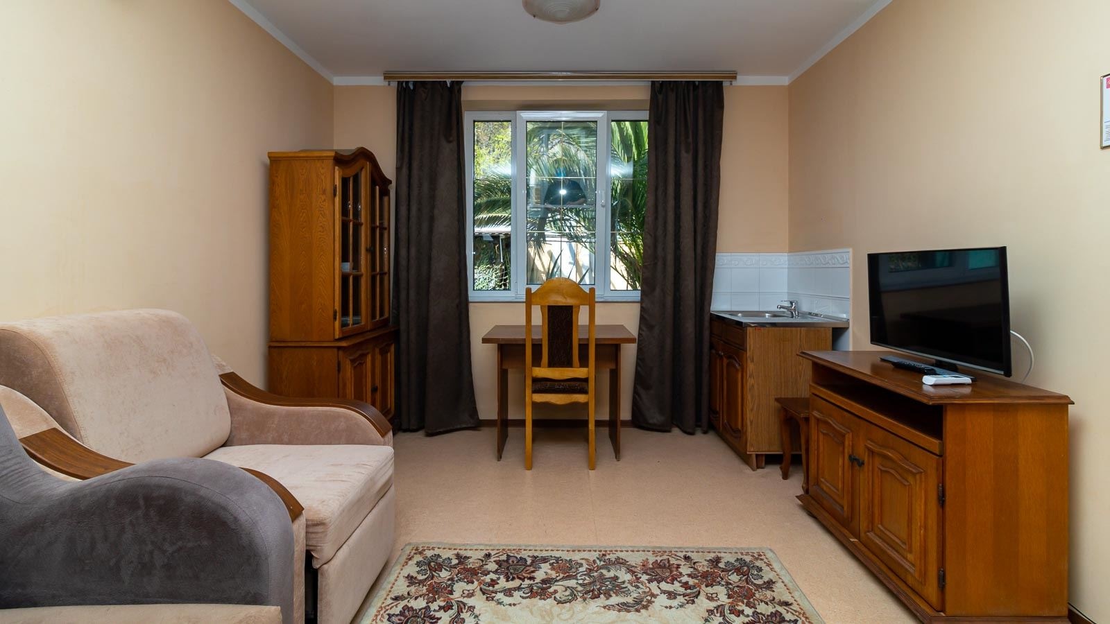 rooms-3-rooms-duplex-11-cottage-balcony-sea-view