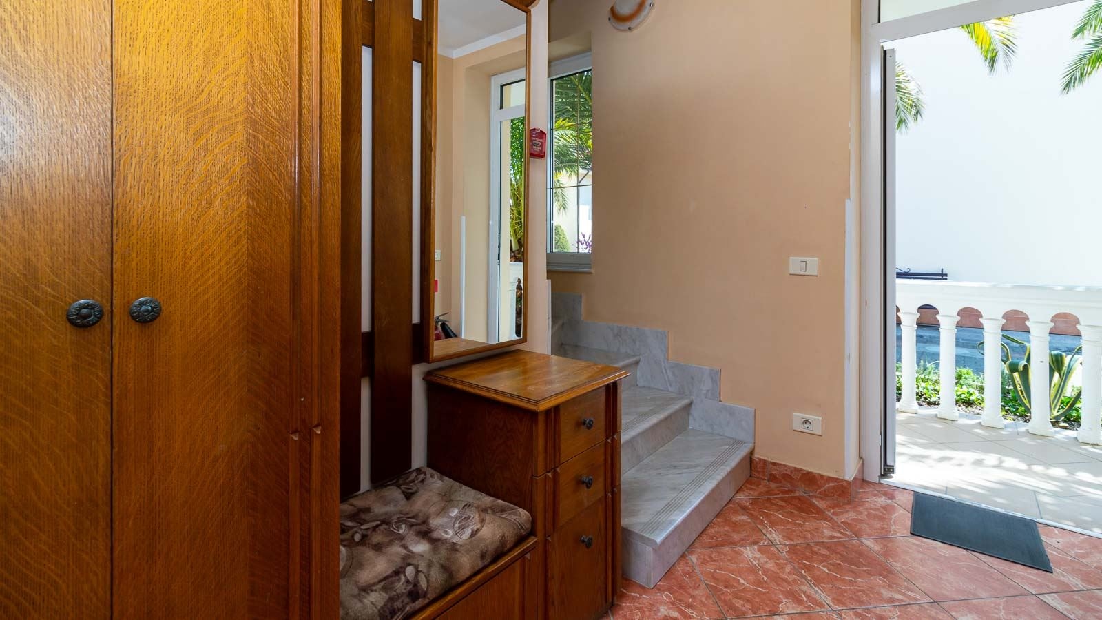 rooms-3-rooms-duplex-11-cottage-balcony-sea-view