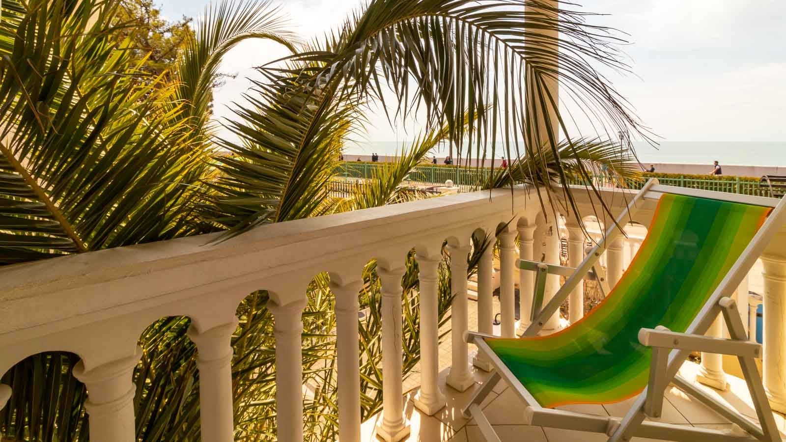 rooms-3-rooms-duplex-11-cottage-balcony-sea-view