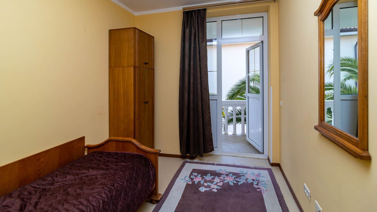 rooms-3-rooms-duplex-11-cottage-balcony-sea-view