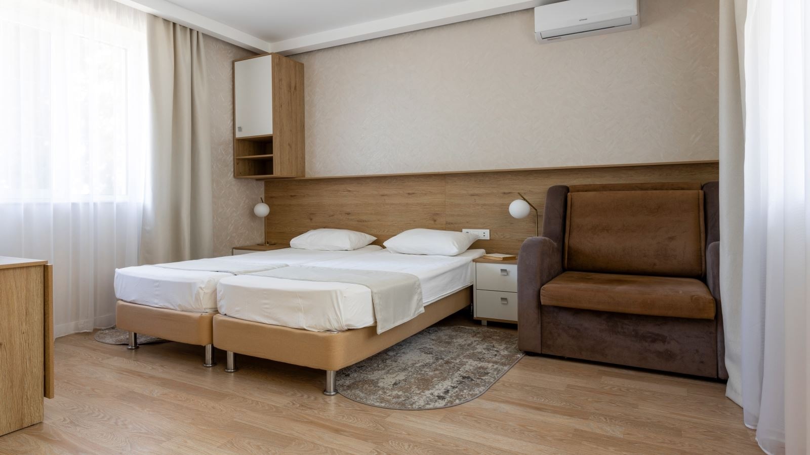 rooms-standart-6-cottage-2-floor-balcony