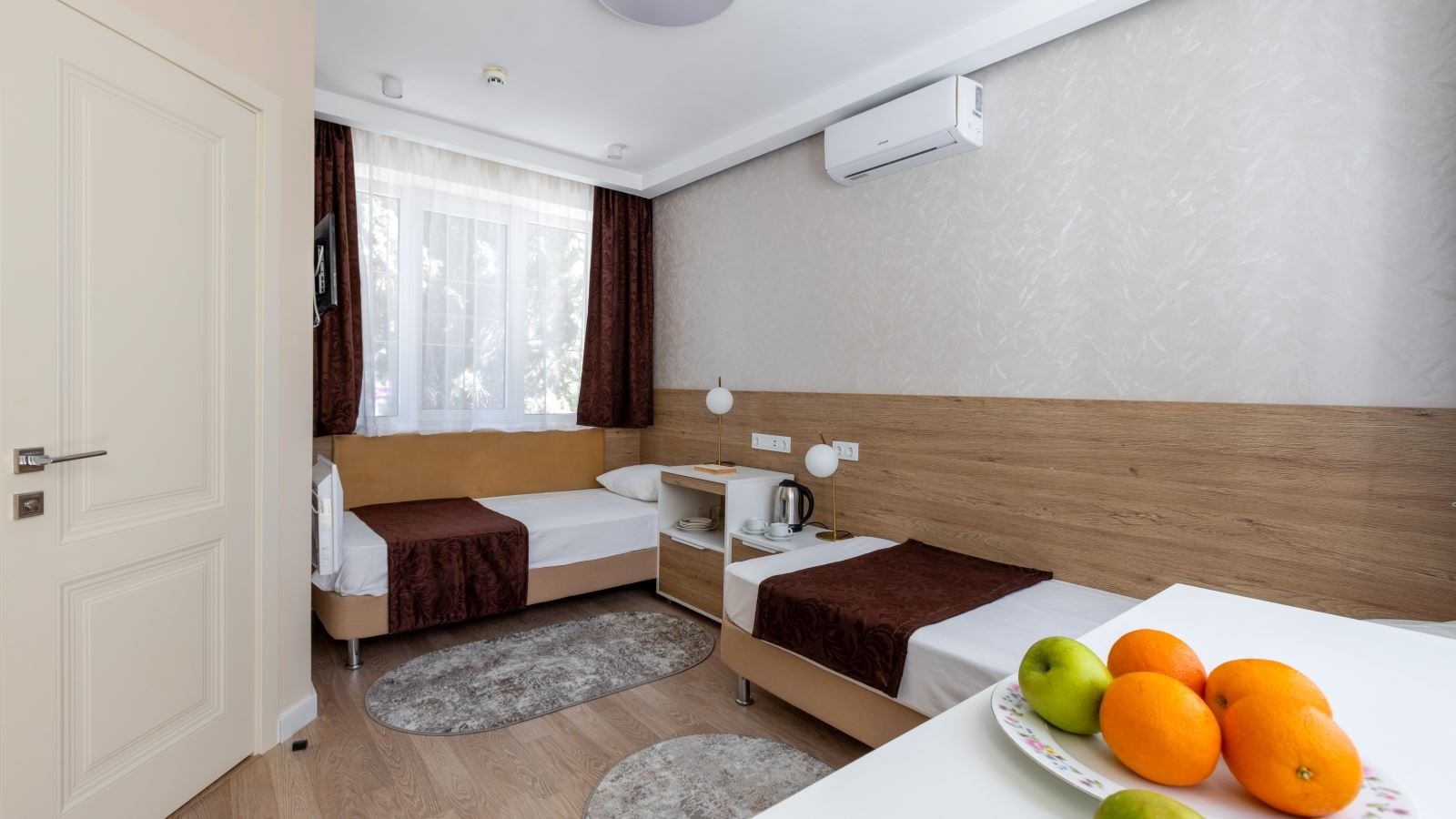 rooms-single-5-cottage-2-floor-balcony