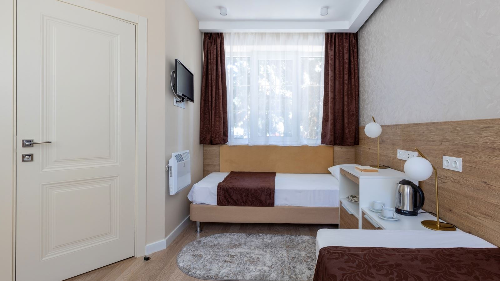 rooms-single-5-cottage-2-floor-balcony