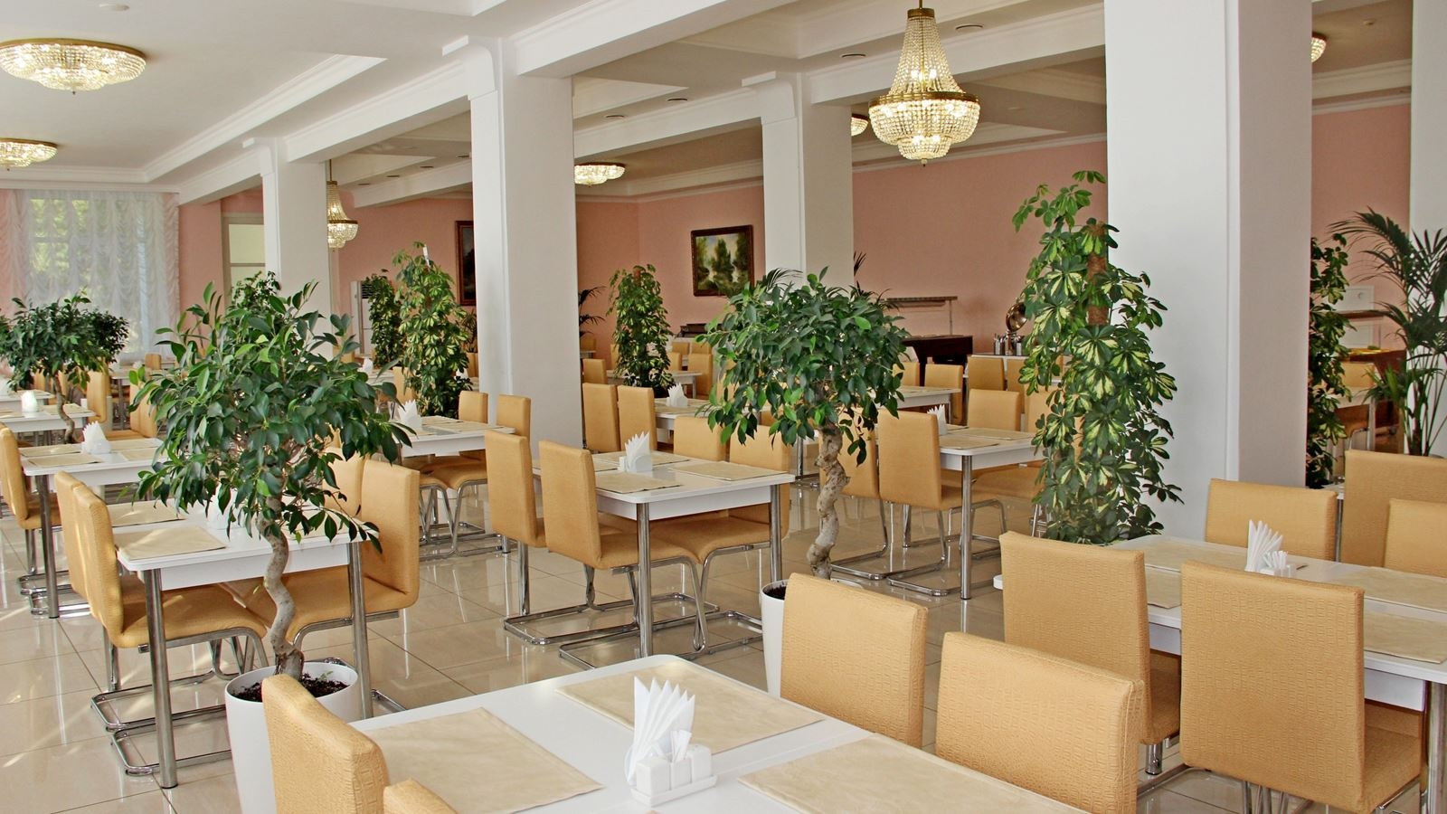 restaurants-persikovy-zal