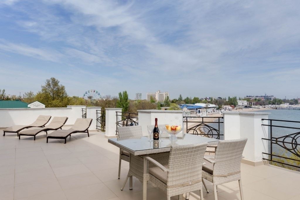 rooms-tworoom-suite-with-a-terrace