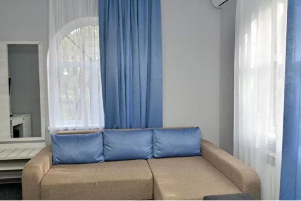 rooms-standard-with-separate-entrance